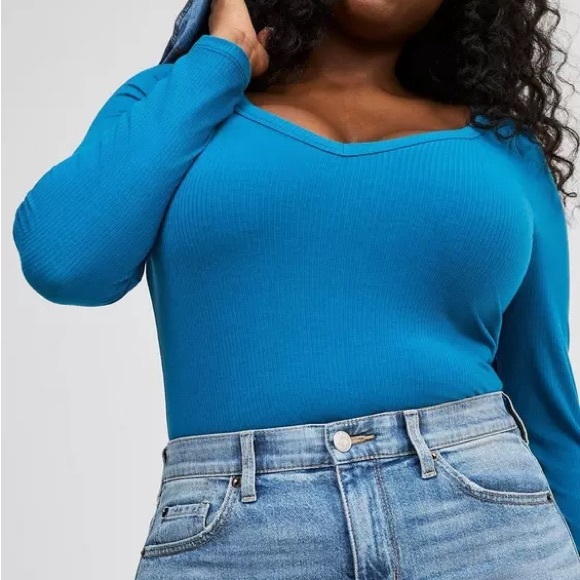 Torrid: Ribbed V-Neck Top - Picture 3 of 7
